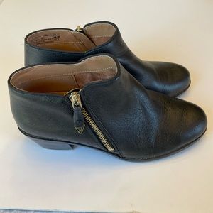 VIONIC Black Ankle Boot size 7.5